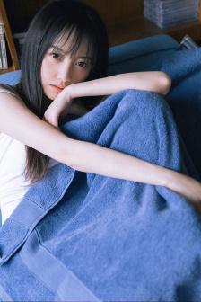 他从火光中走来